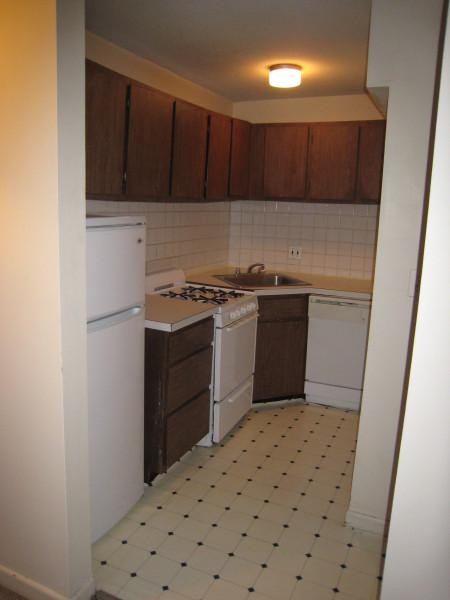 Building Photo - 144 Kenrick St