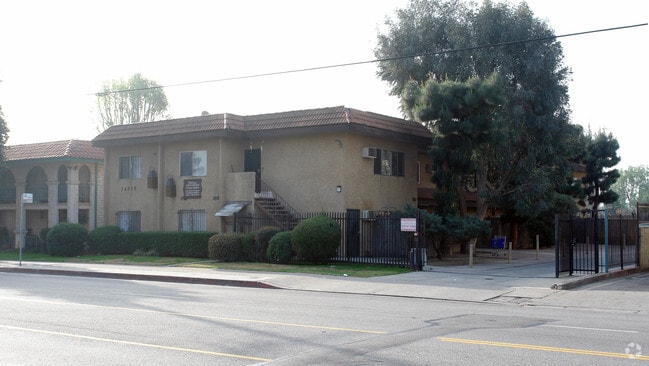 Building Photo - 14650 Saticoy St