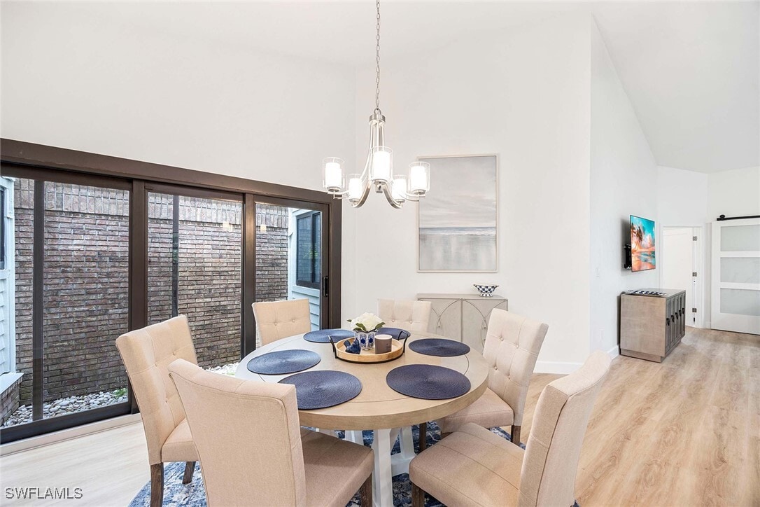 Foto principal - 571 Park Shore Dr