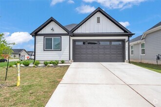 Building Photo - 185 Sandringham Lp