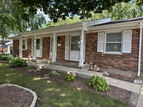 Building Photo - 209 W Royal Dr