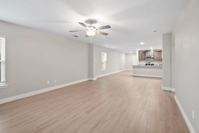 Building Photo - 6230 El Cobre Dr