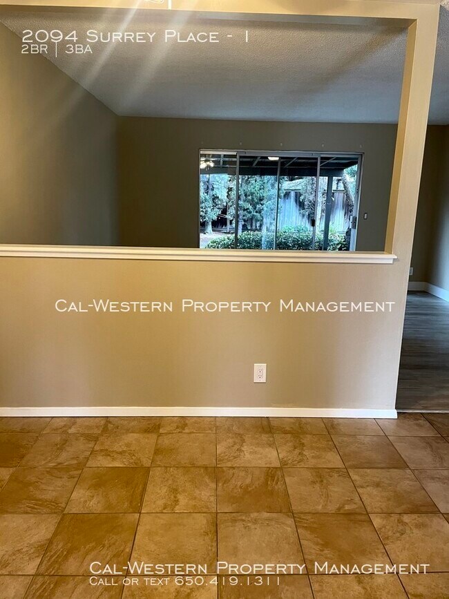 Building Photo - Lovely 2 Bedroom 1.5 Bathroom off Bascom