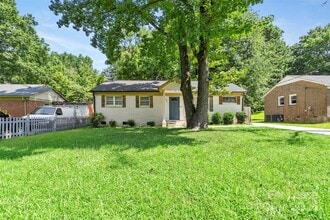 Building Photo - 2521 Dora Dr