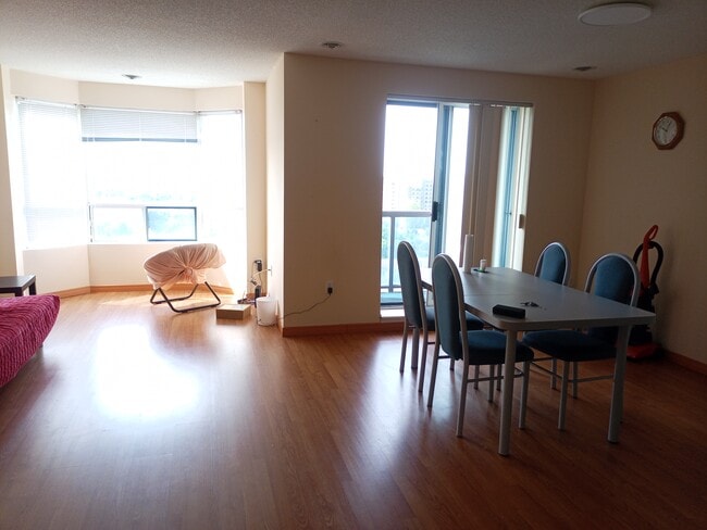 Building Photo - 30 Chapman Crt