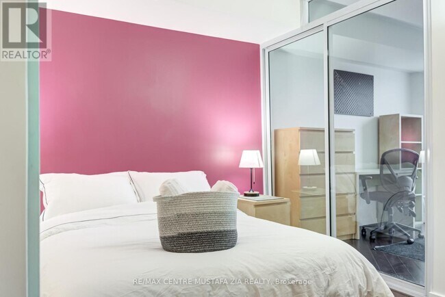 Building Photo - 208-1208 Queens Quay W