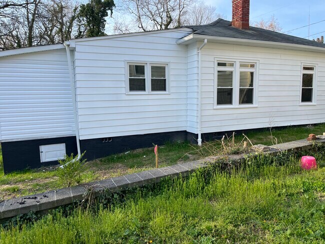 Foto del edificio - 1803 Spring Ave