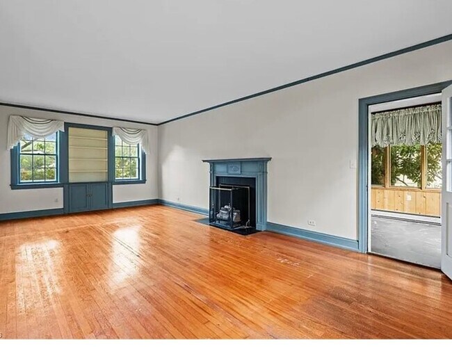 Foto del edificio - 703 Woodland Dr