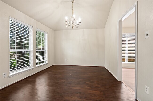 Foto del edificio - 2822 Lakecrest Forest Dr