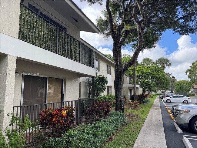 Foto del edificio - 110 Gardens Dr