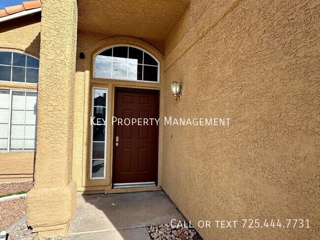 Foto del edificio - 4 BEDROOM HOME IN SPRING VALLEY WITH 3 CAR...