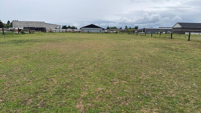 Building Photo - Country Horse Property on Nearly 2 Acres in Hayden!