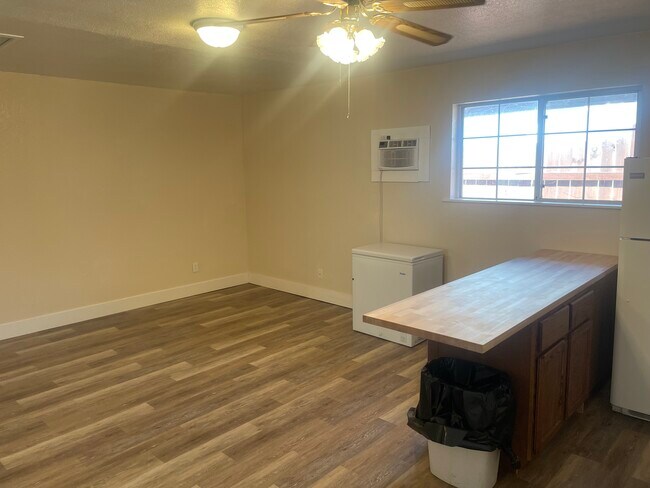 Building Photo - 6232 San Martin St