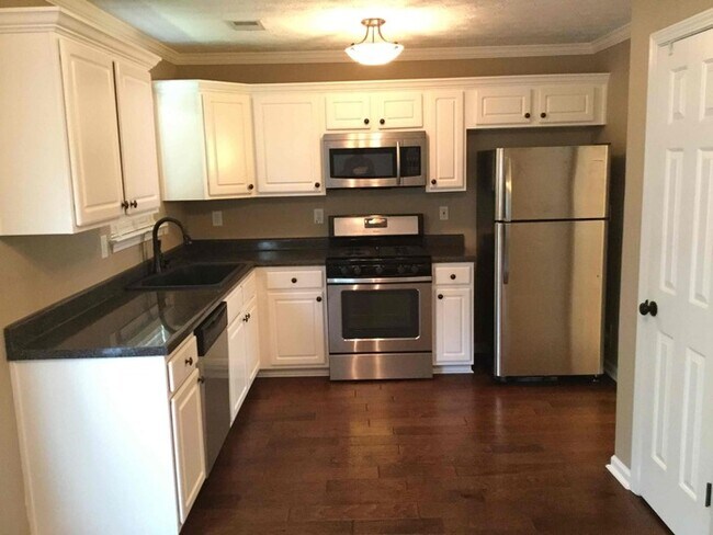 Building Photo - 1115 Ivey Ln