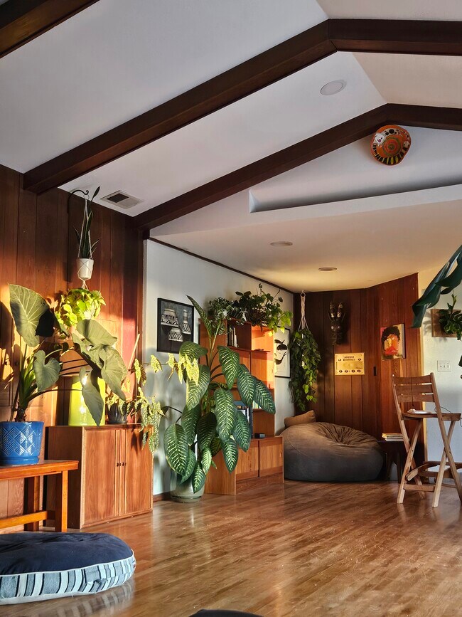 Foto del edificio - 968 Corte Maria Ave
