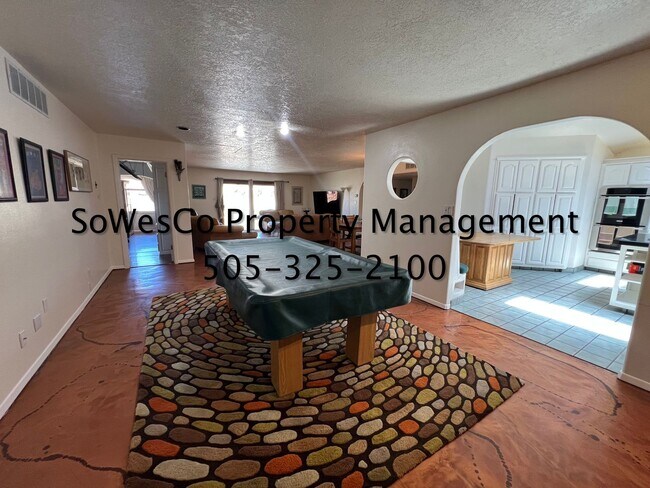 Foto del edificio - FULLY FURNISHED 4 Bedroom 2 Bath with Breathtaking Views