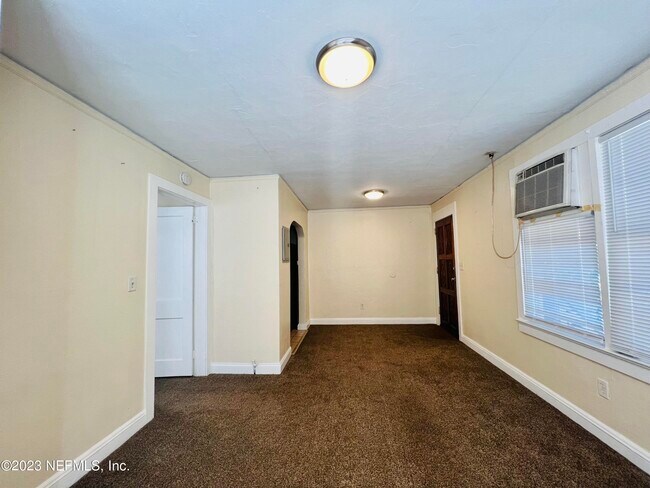 Foto del edificio - 708 Shearer Ave