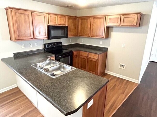 Building Photo - Cordova 3 Bedroom 2 Bath Home Availalbe Ma...