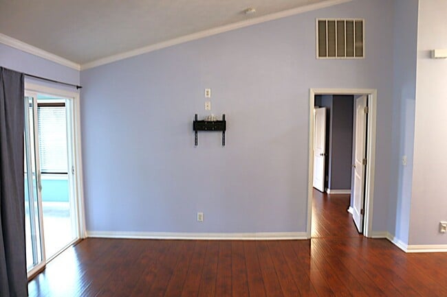 Building Photo - 3900 Bronson Ln