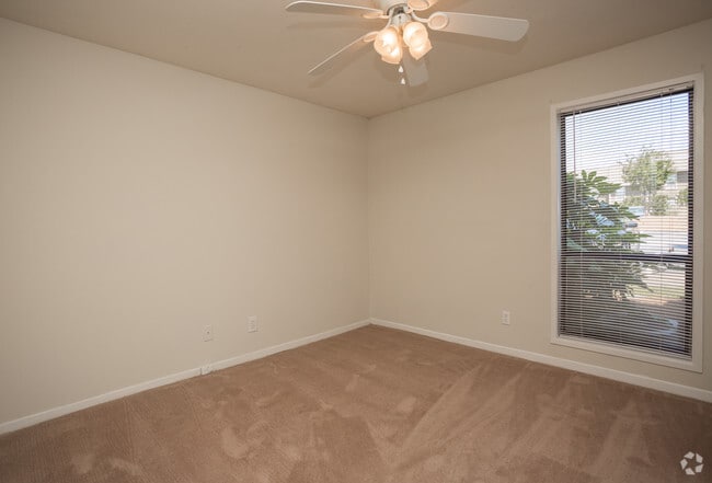 2x2 Hall Bedroom - Harbour Club Apartments