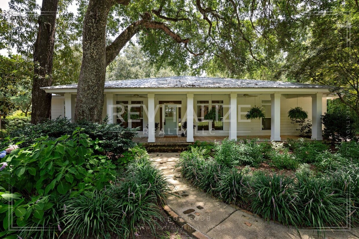 Primary Photo - Stunning Furnished Home in Fairhope!