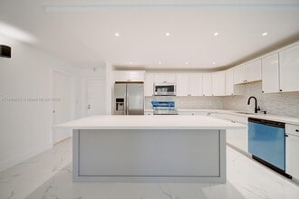 Building Photo - 14850 Naranja Lakes Blvd