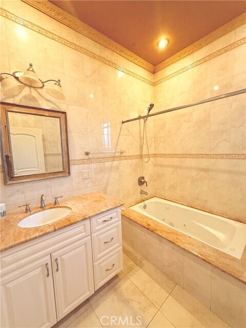 Foto del edificio - 13240 Archwood St