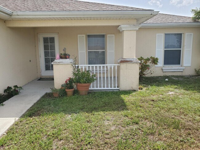 Building Photo - 1043 Cedartree Ave