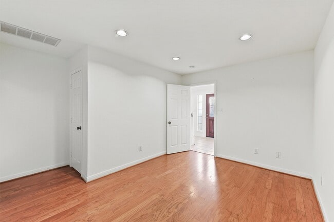 Building Photo - 1433 Oneil St