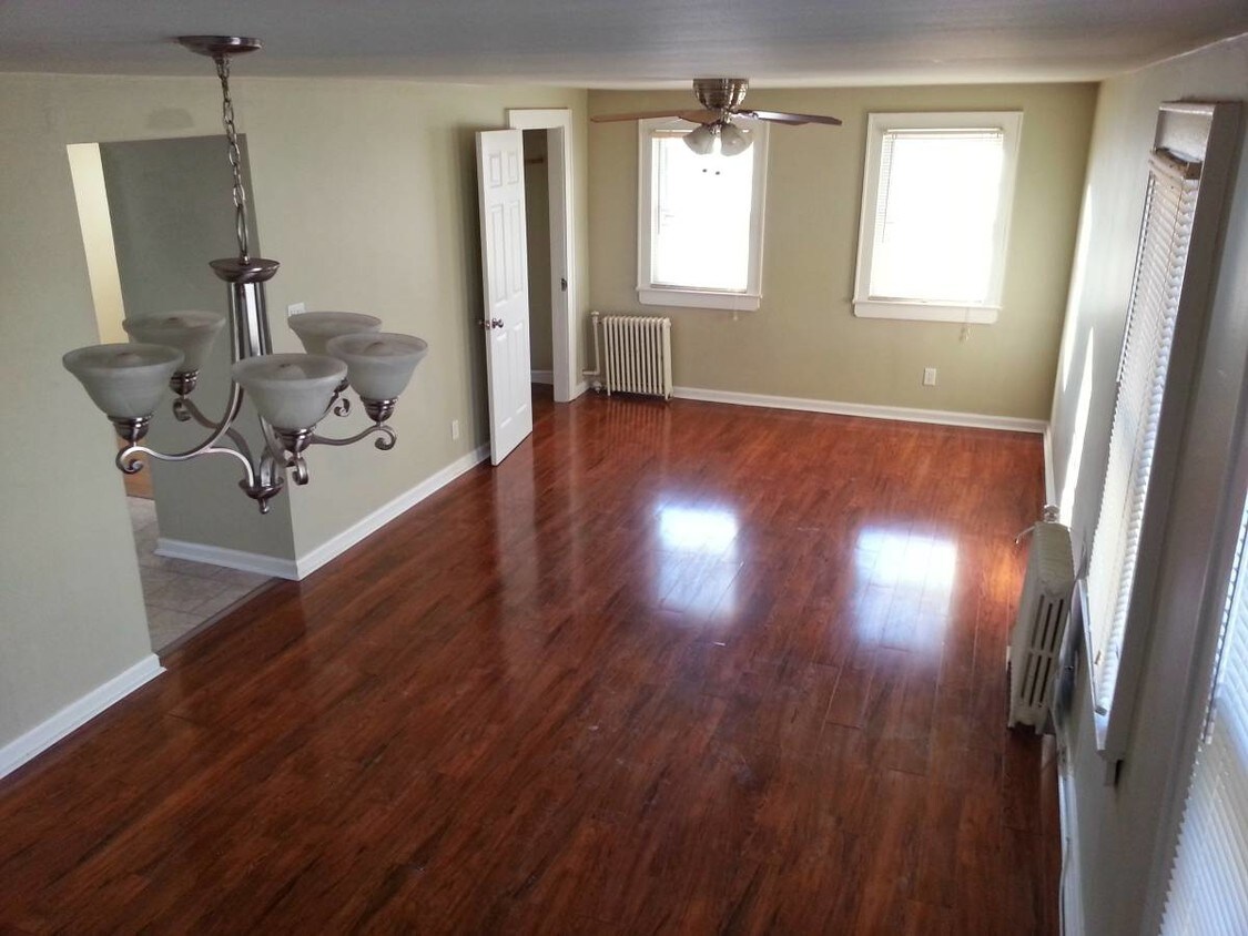 LR/DR1 - 227 E 7th St