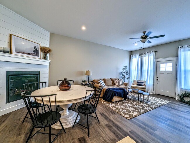 Building Photo - BRAND NEW Star Townhome!