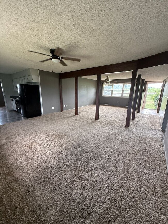 Foto del edificio - 3 bedroom/2 bathroom/2 car garage house