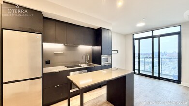 Building Photo - 86 Dundas St E