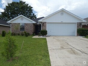 Building Photo - 3312 Village Green Dr