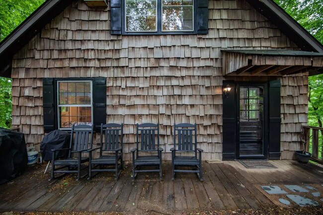Building Photo - 132 Sassafras