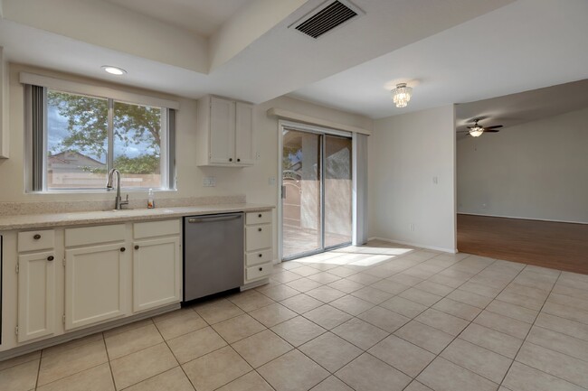 Foto del edificio - Lovely  South Scottsdale Charmer!