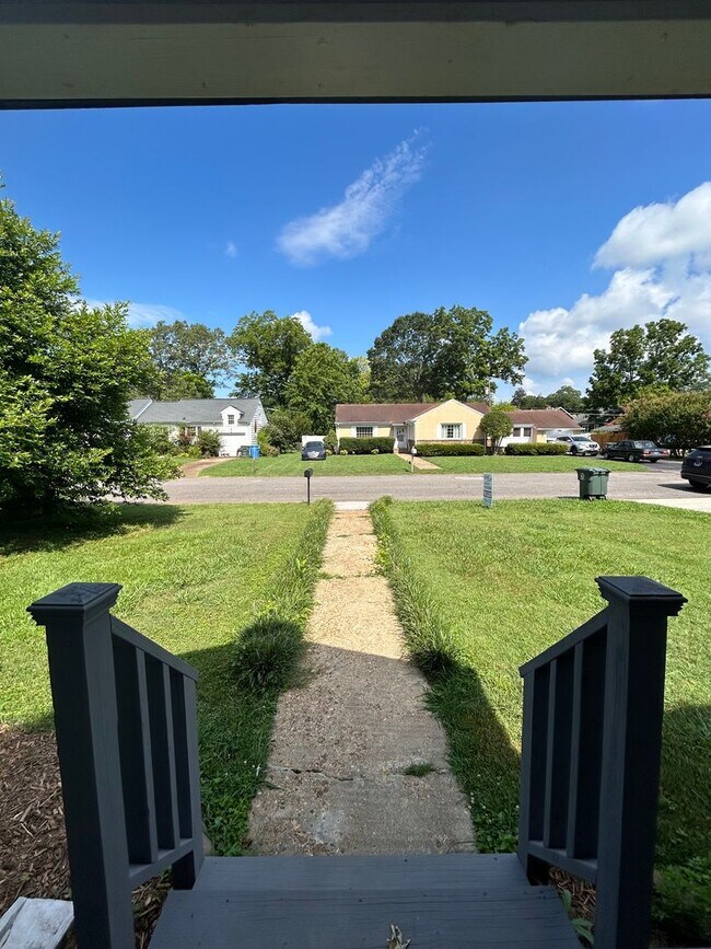 Building Photo - Charming Belvoir Home - 2 Bed, 1 Bath, 1 C...