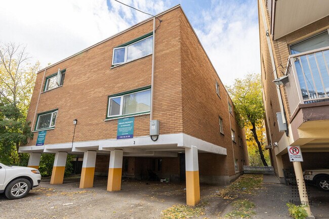 Photo du bâtiment - Mount Royal Apartments