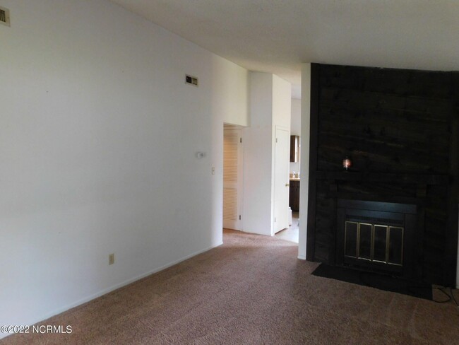 Foto del edificio - 139 Twin Wood Dr