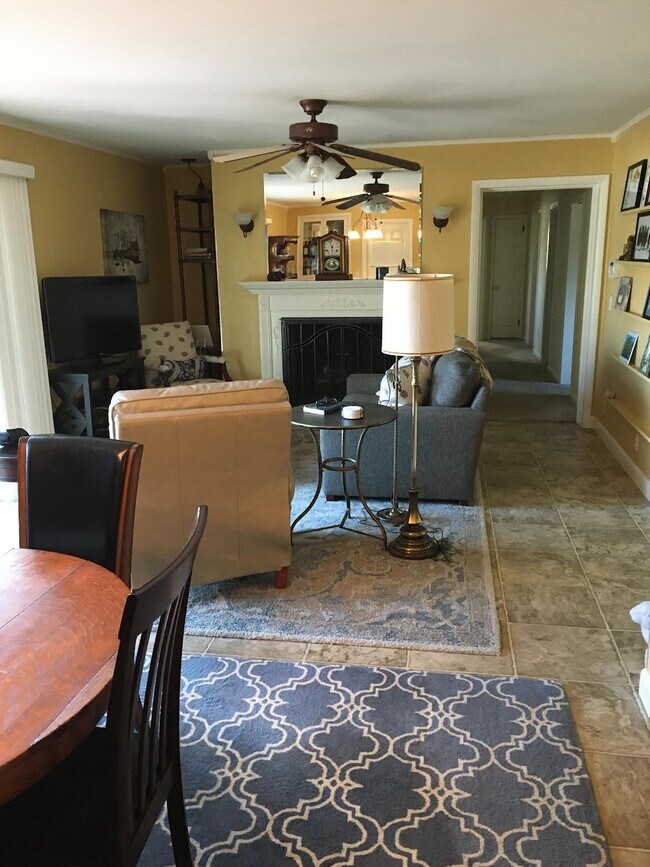 Foto del edificio - 103 Balsam Road-Great home with tons of st...