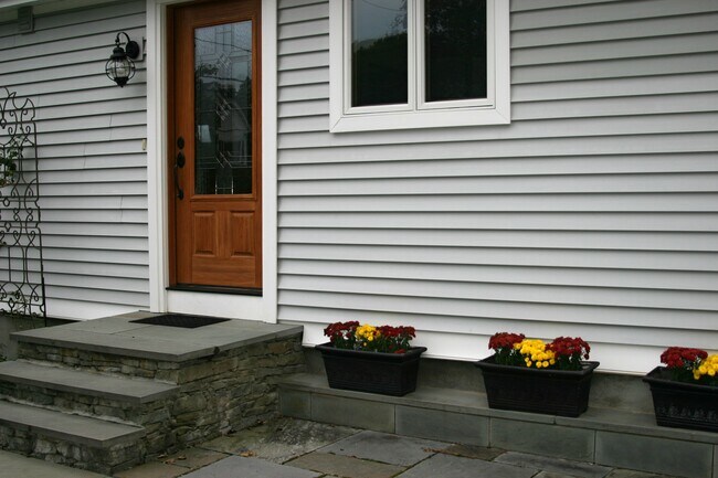 Entrance off patio - 724 Ives Row