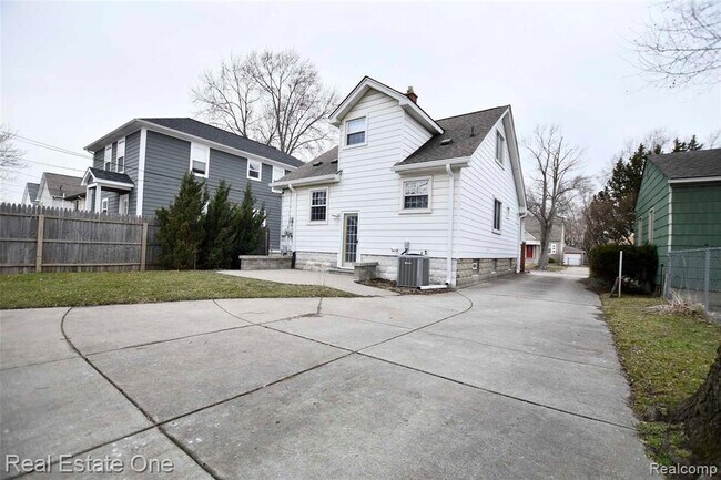 Building Photo - 610 Marlin Ave