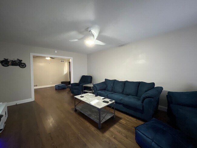 Foto del edificio - Stunning 3 Bed 1.5 Bath ranch available fo...
