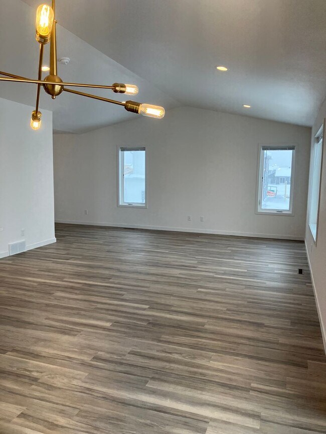 Building Photo - New 3 Bedroom/2 Bathroom House