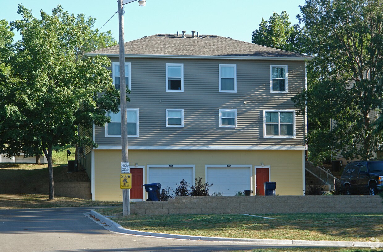 Building Photo - 92 Hoyt Ave W