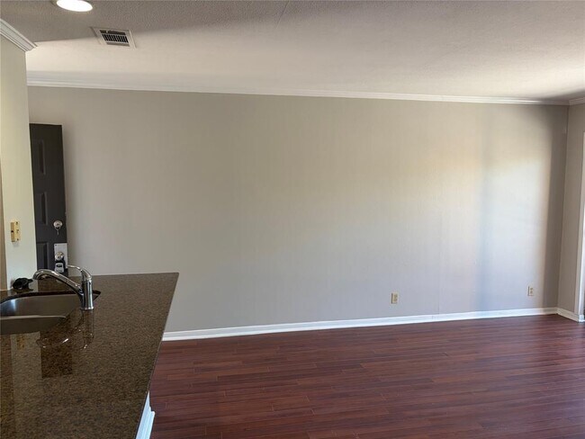 Foto del edificio - 8888 Tallwood Dr