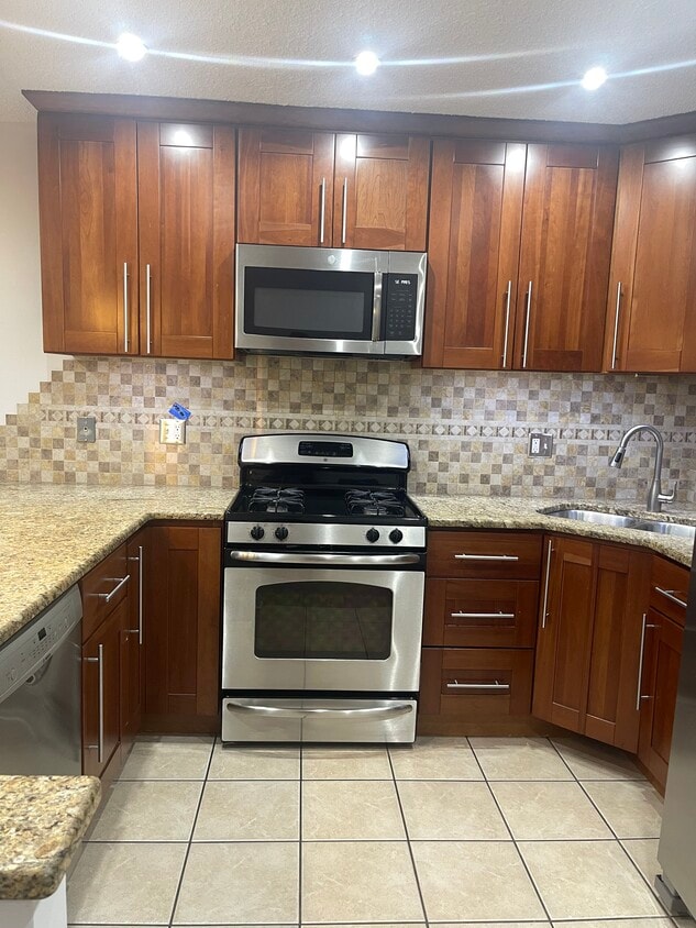 Primary Photo - 8970 N Parkside Ave