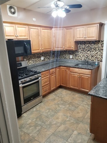 Kitchen - 2933 W Adams St