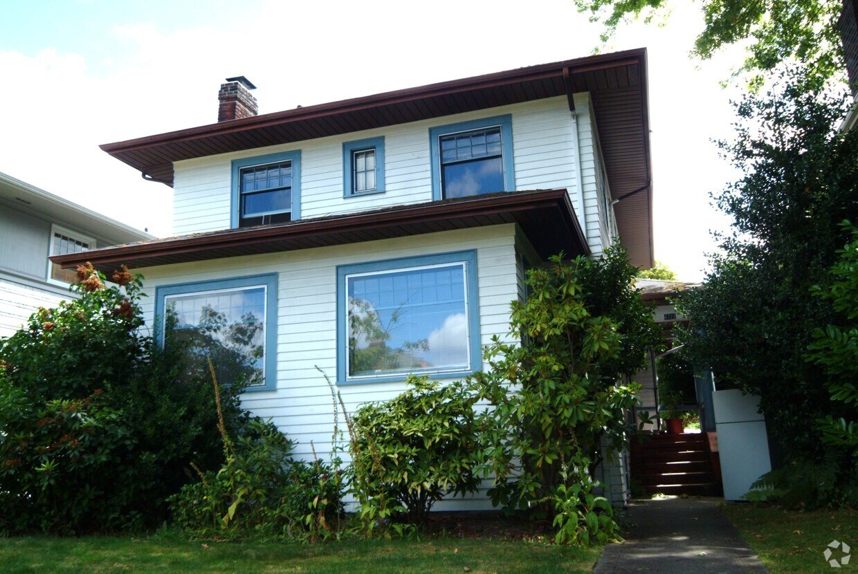 Foto principal - 4722 16th Ave NE