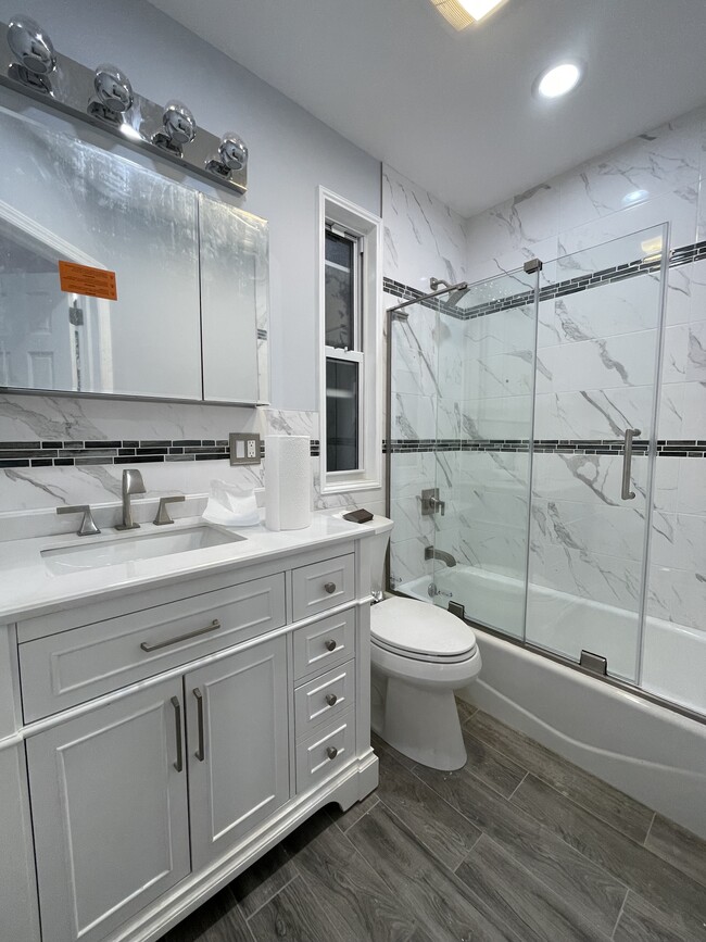 Building Photo - 552 46th St
